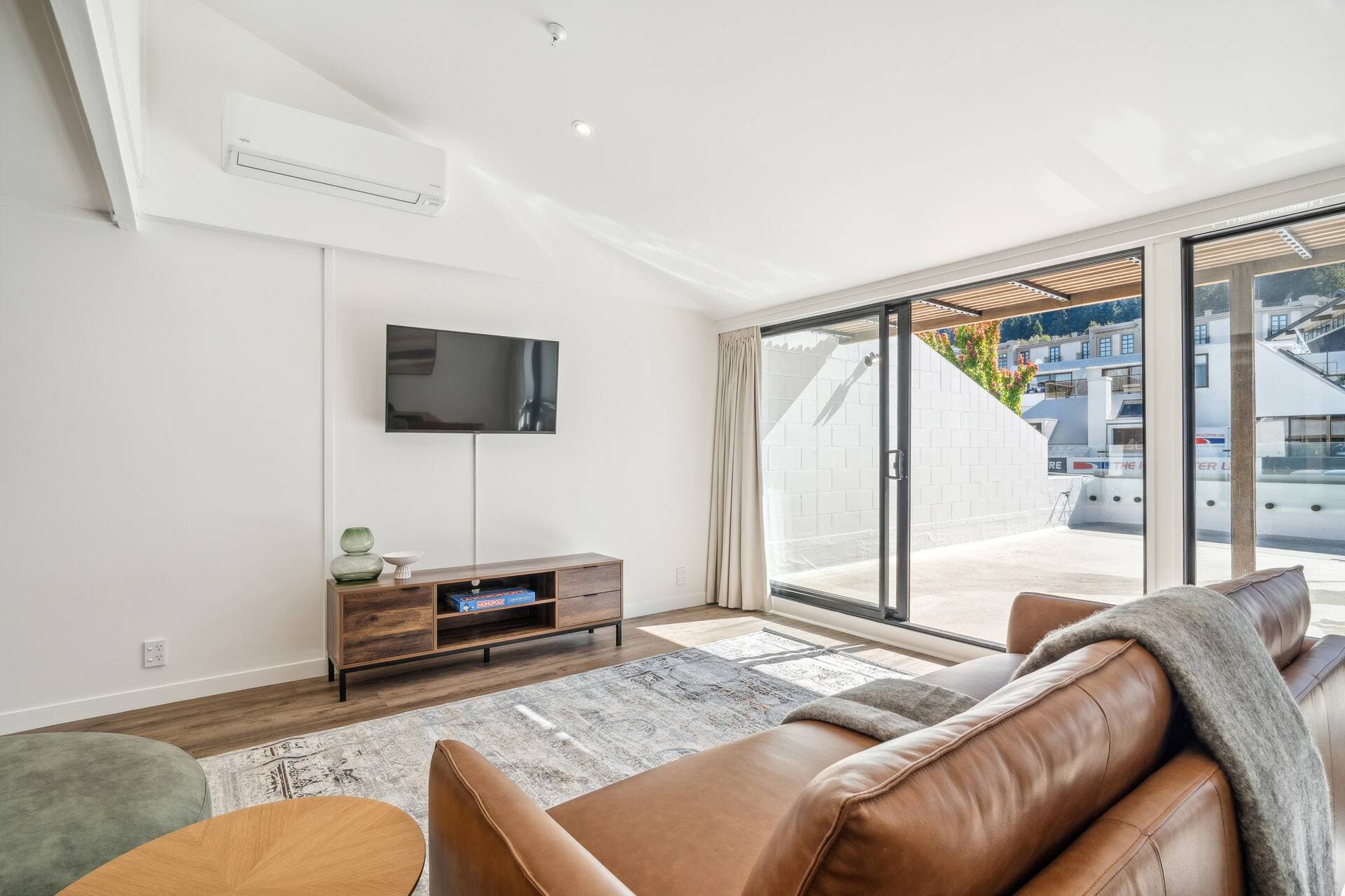 Downtown Pad, Shotover Street