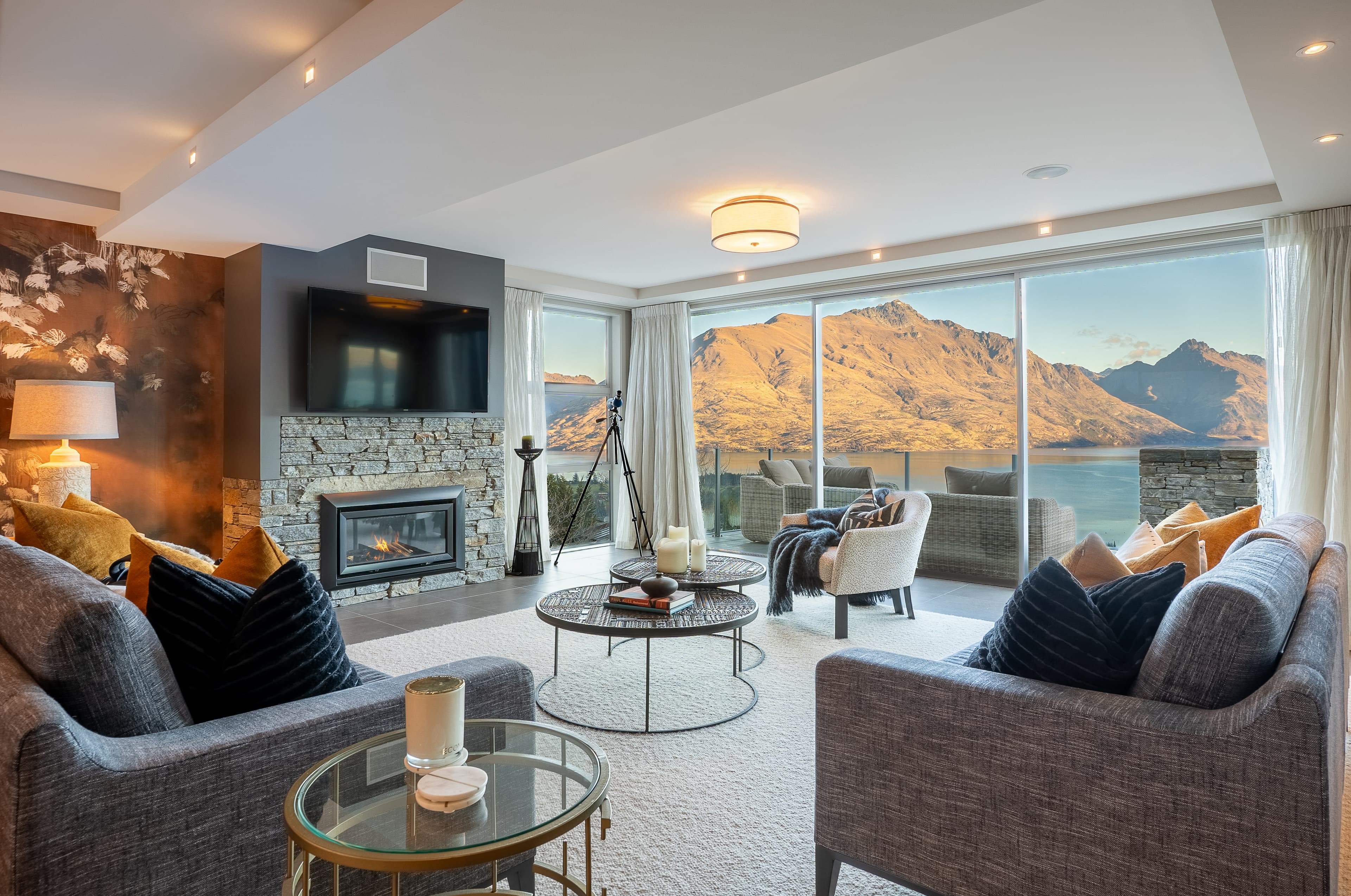 Modern Living, Remarkables Views