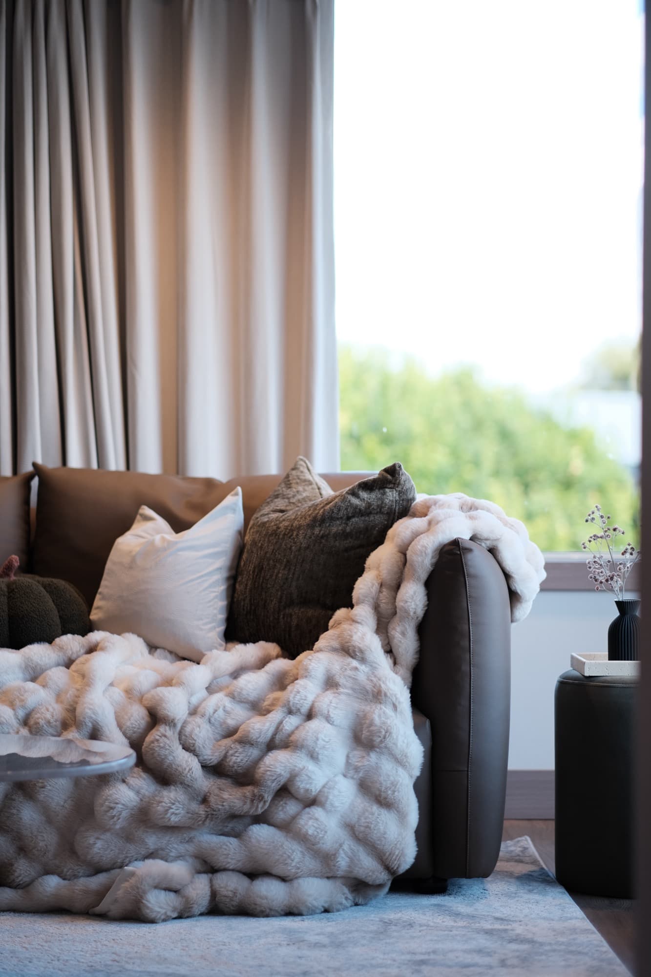 Spacious living room